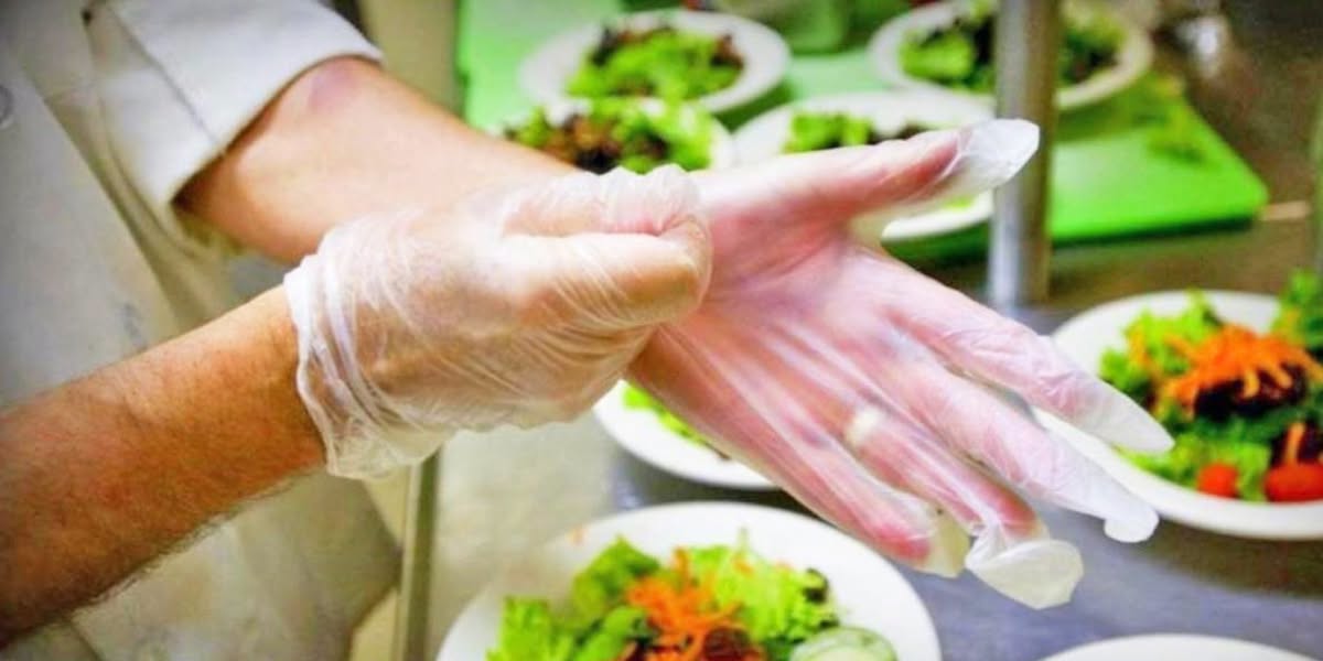 CURSO DE MANIPULACIÓN SEGURA DE ALIMENTOS EN LA ESCUELA DE OFICIOS
